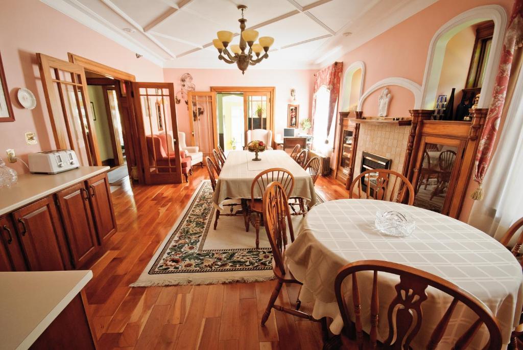 مبيت وإفطار تشارلوت تاون The Harbour House المظهر الخارجي الصورة